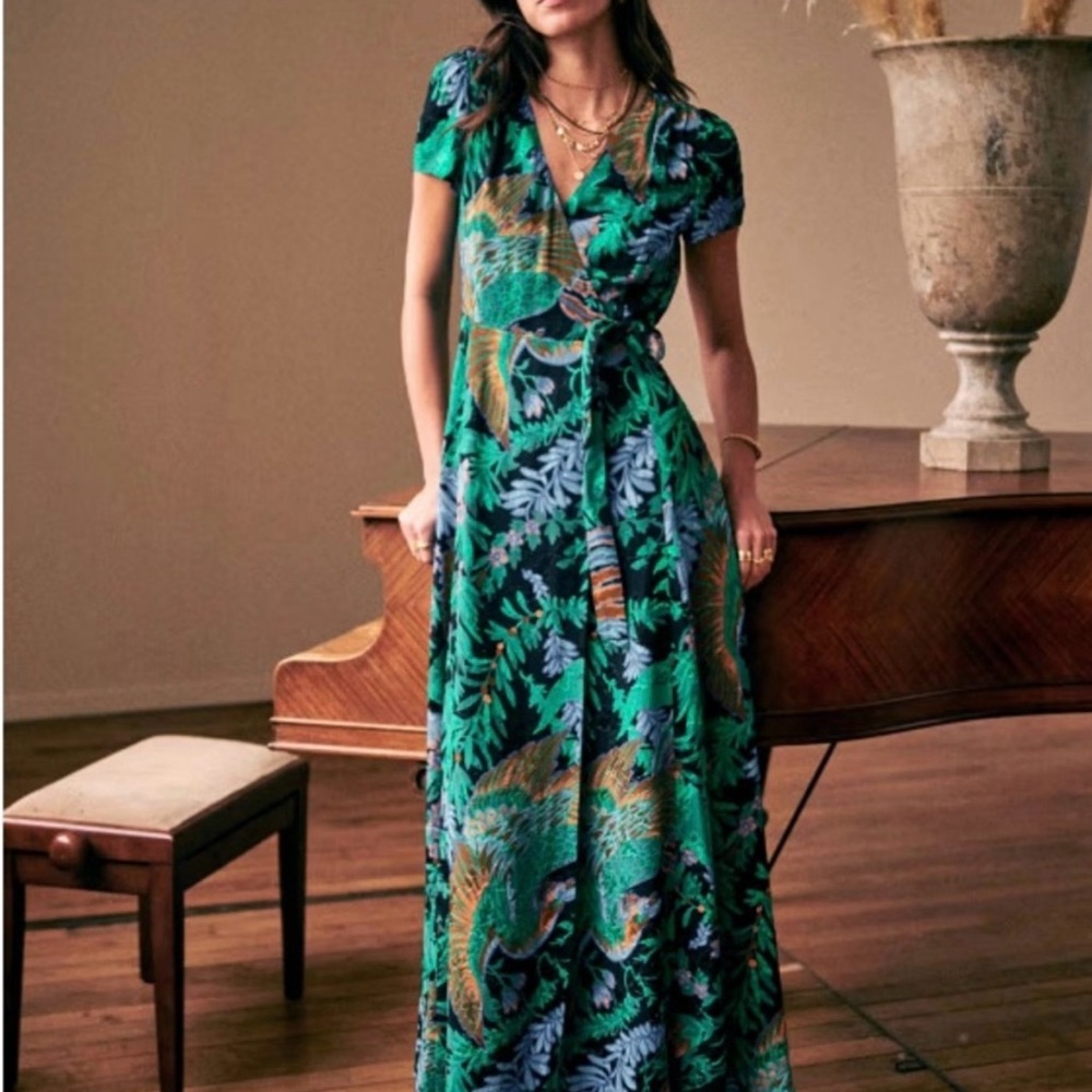 ISO DO NOT BUY Sezane Armelle dress size 38 or 40 please! Any color